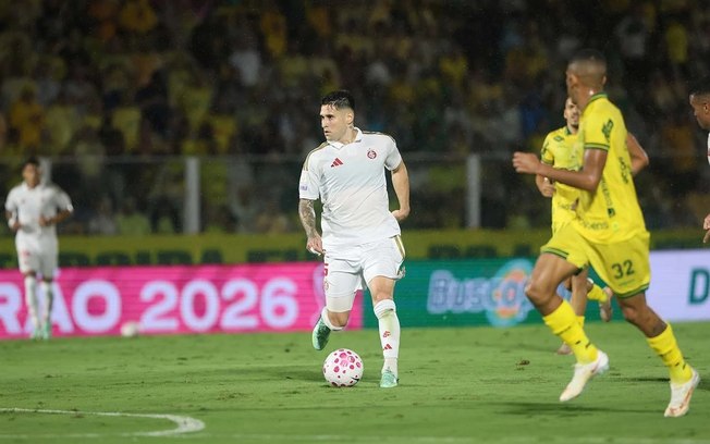 Mercado cumpriu suspensão na última partida do Internacional Mercado cumpriu suspensão na última partida do Internacional