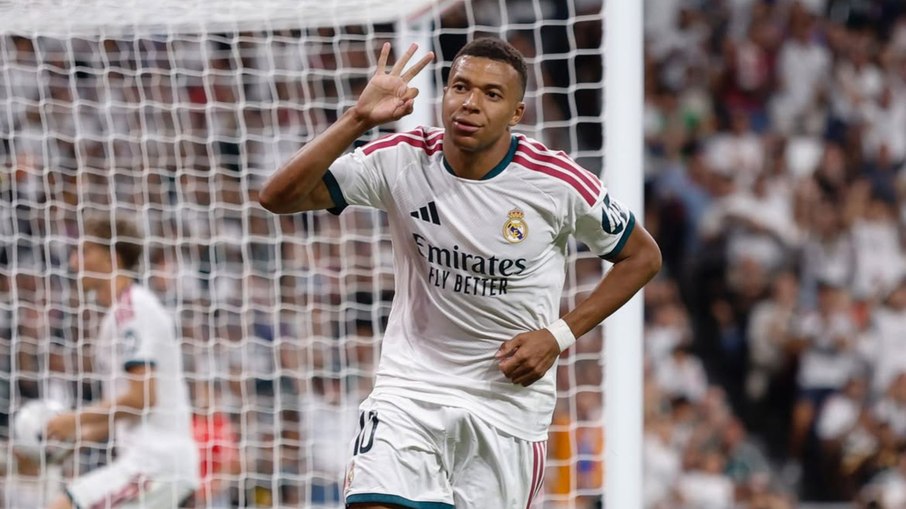 Mbappé comemora hat-trick pelo Real Madrid Mbappé comemora hat-trick pelo Real Madrid