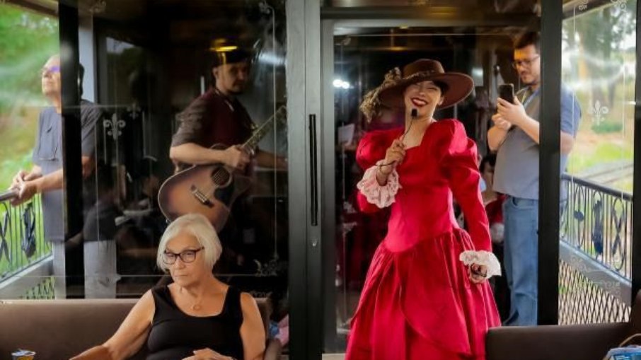 Performance no Trem da República