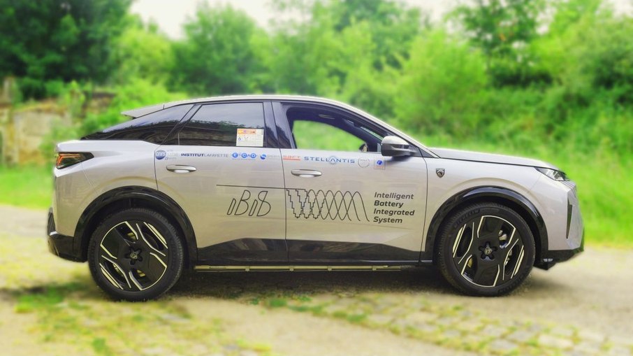Sistema integrado de bateria inteligente em teste no Peugeot E-3008 Sistema integrado de bateria inteligente em teste no Peugeot E-3008