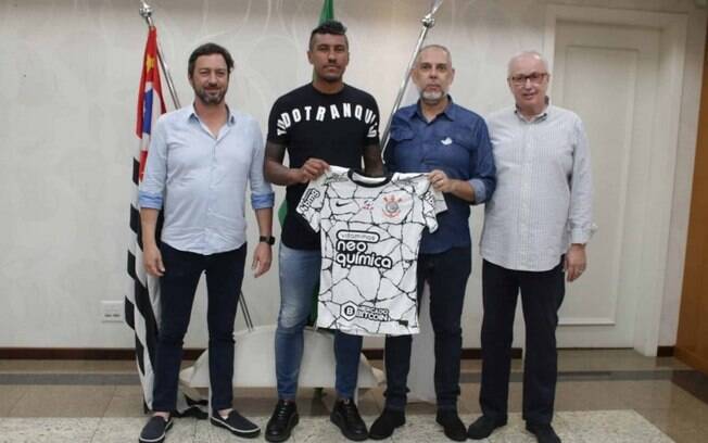 Corinthians firma parceria com empresa de agronegócio, que viabiliza chegada de Paulinho