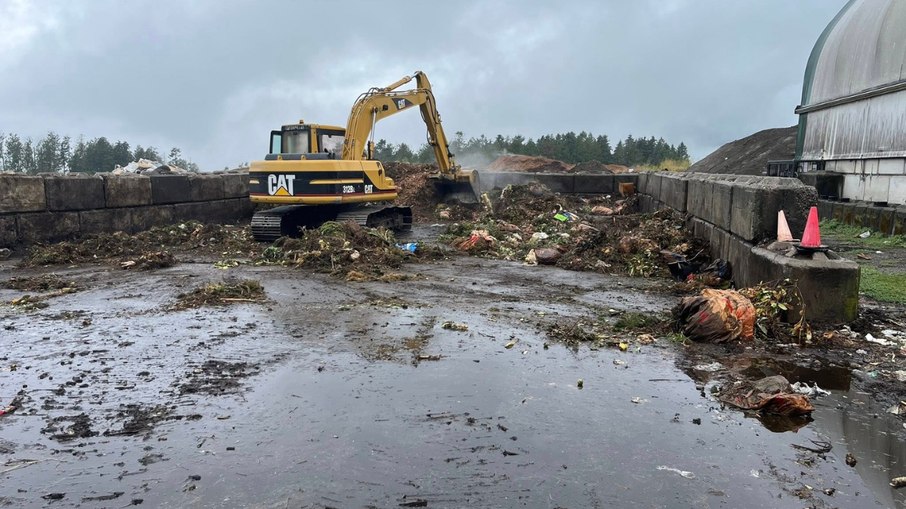 Denny Webster, funcionário do aterro ajudou na busca com uma escavadeira