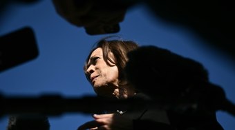 Kamala%20Harris%20desiste%20de%20discursar%20ap%C3%B3s%20desempenho%20decepcionante%20na%20elei%C3%A7%C3%A3o