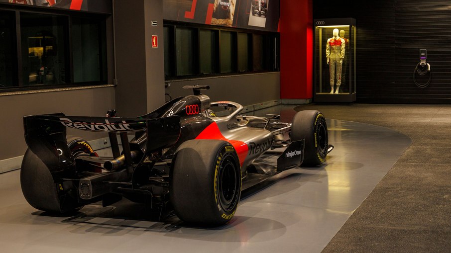 Réplica do Audi R26 - F1 Réplica do Audi R26 - F1