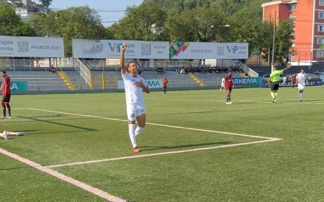 Meninos da Vila golearam o Vitória no CT Rei Pelé Meninos da Vila golearam o Vitória no CT Rei Pelé