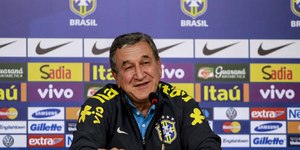 Técnico do Tetra: Carlos Alberto Parreira é internado no Rio