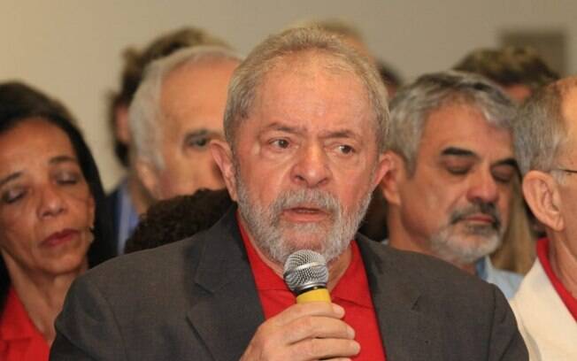 Defesa cita suposta postagem feita pelo promotor no Facebook, na qual se refere a Lula como 