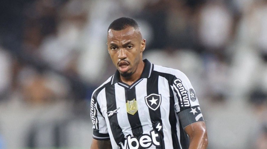 Marlon Freitas teve boa atuação na vitória sobre o Vasco