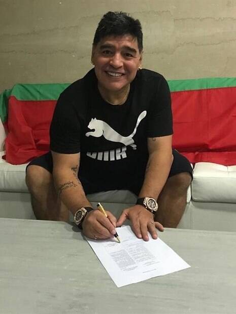 Maradona assinou para ser presidente do Dínamo Brest, clube de Belarus
