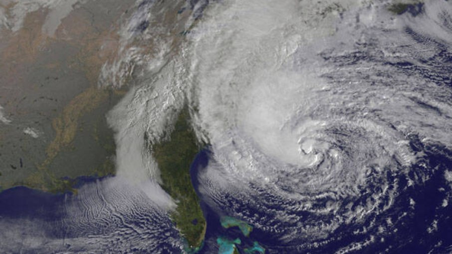 Imagem divulgada pela NASA mostra chegada do furacão Sandy à costa leste dos Estados Unidos Imagem divulgada pela NASA mostra chegada do furacão Sandy à costa leste dos Estados Unidos