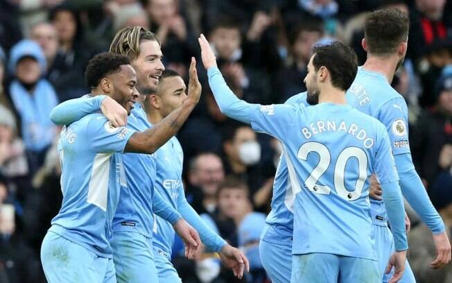 Com pênalti polêmico, Manchester City vence o Wolverhampton e segue na liderança da Premier League