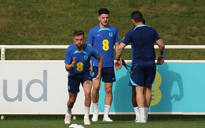 Henderson durante treinamento da seleção inglesa - Foto: Lewis Storey/Getty Images
