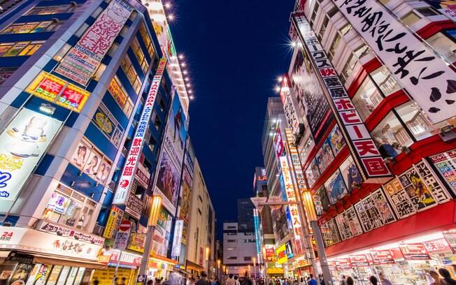 Tóquio, capital do Japão, é uma cidade vívida, com ruas cheias de elementos culturais