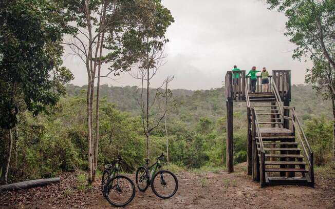 Há muito o que fazer em Trancoso além das praias, como uma visita ao Parque Nacional do Pau Brasil