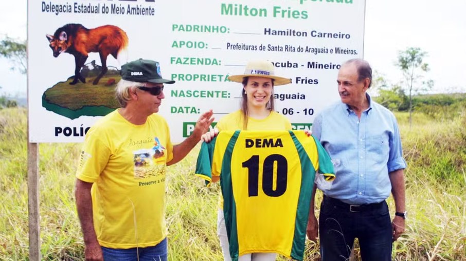 Delegado Silvano (esquerda) e Mireylle Fries (centro), em Goiás