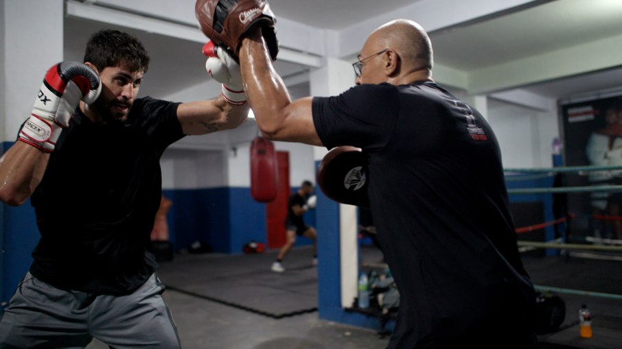 Cena do série-documental 'Nascidos para o Combate'