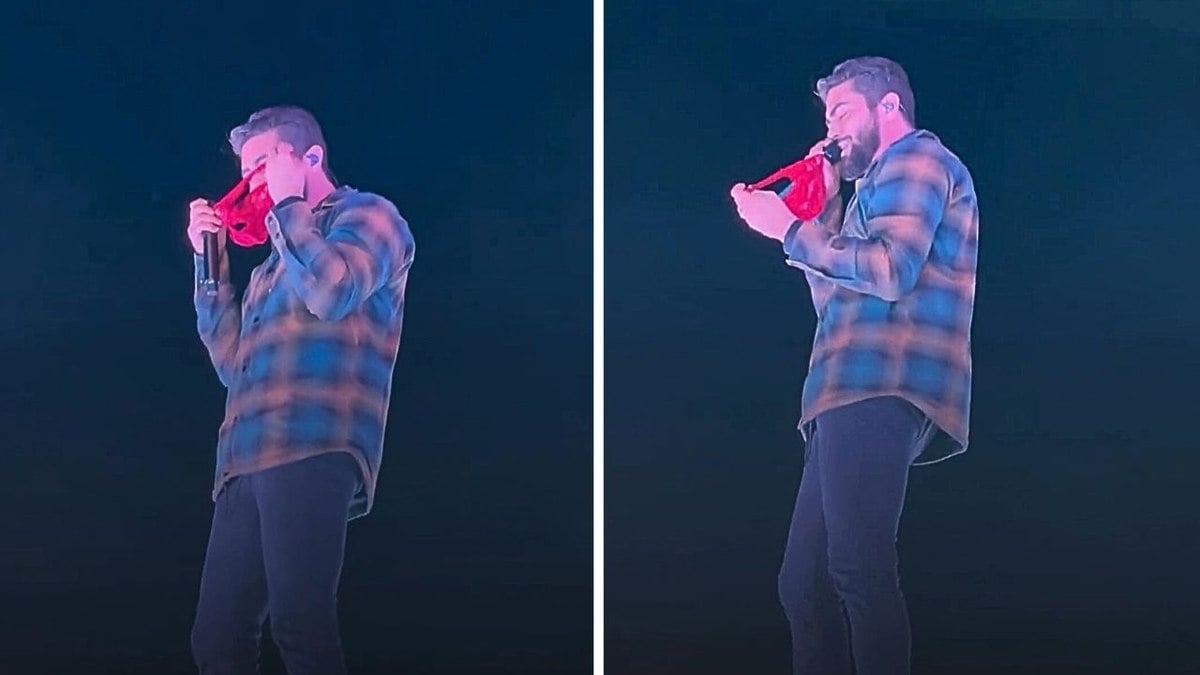 Henrique,da dupla com Juliano, cheirando a calcinha de uma fã durante um show