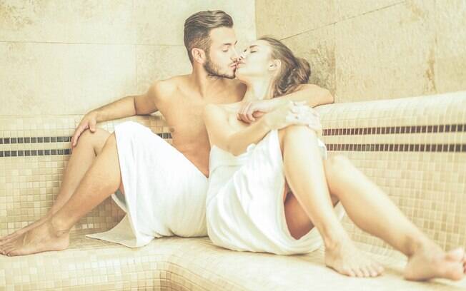 Segundo Cátia, fazer sexo em locais como cozinha, lavanderia e até sauna podem aquecer o clima do relacionamento
