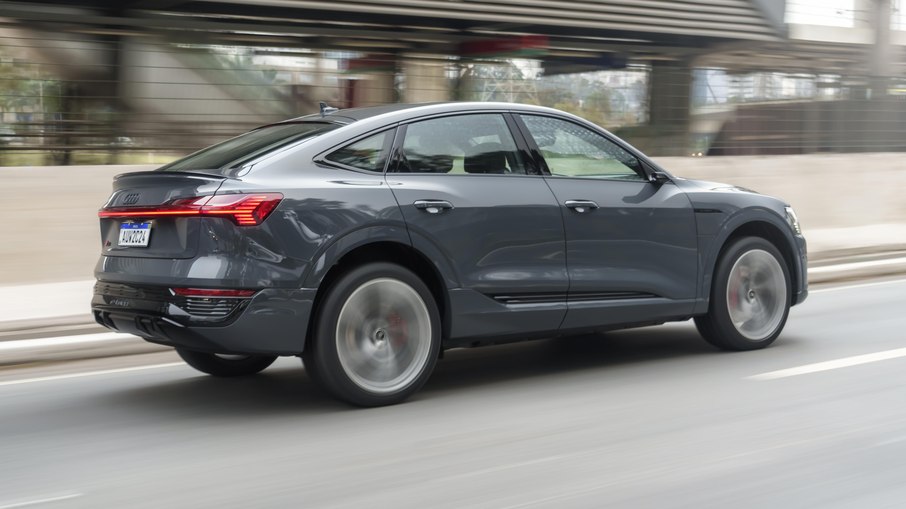 O Sportback tem outra traseira e linha de vidros com queda contínua