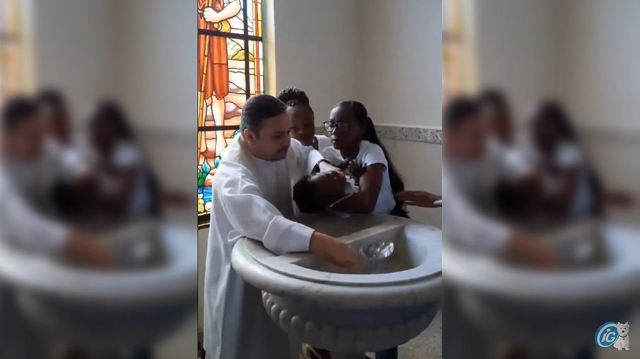 Padre foi criticado por batizado