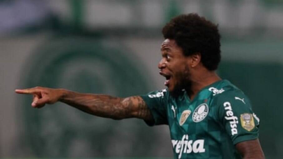 Luiz Adriano está afastado das atividades do Palmeiras