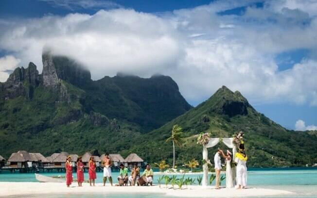 Tahiti e Bora Bora são praias paradisíacas da Polinésia Francesa que são muito buscadas para cerimônias típicas na praia