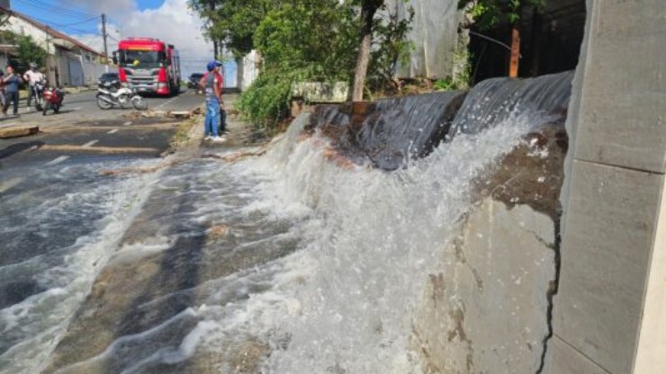 Idosa morre após rompimento de reservatório na Paraíba