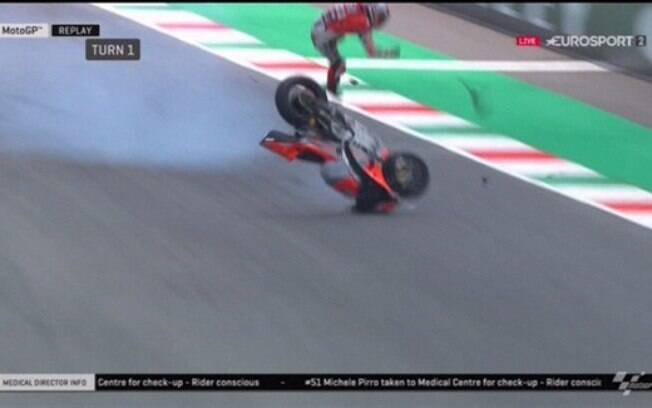 O piloto italiano de MotoGP Michele Pirro%2C da Ducati%2C sofreu um grave acidente em treino