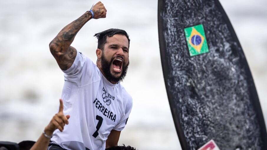 Brasileiro conquistou a primeira medalha de ouro da história do Surf Olímpico