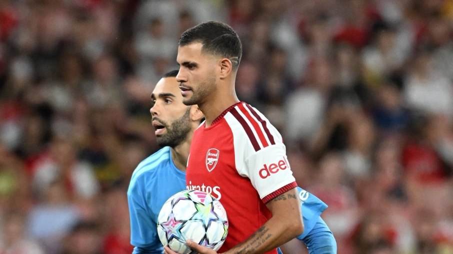 Vilão do Brasil na Copa volta a perder pênalti e elimina seu time