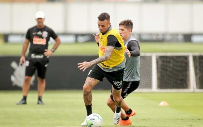 Corinthians trabalha para definir futuro de dupla nos próximos dias