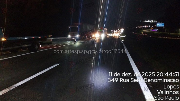 Andarilho morre após ser atropelado por carreta na Dom Pedro I