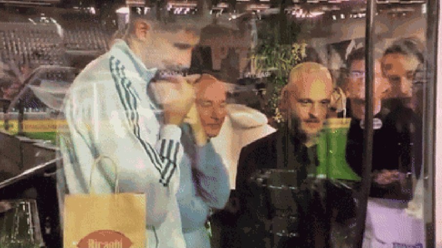 Jogadores da Itália comemoram classificação da Bósnia contra País de Gales