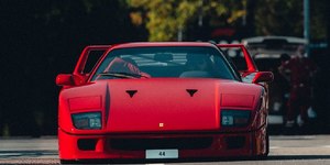 Hamilton resgata Ferrari F40 esquecida por 30 anos