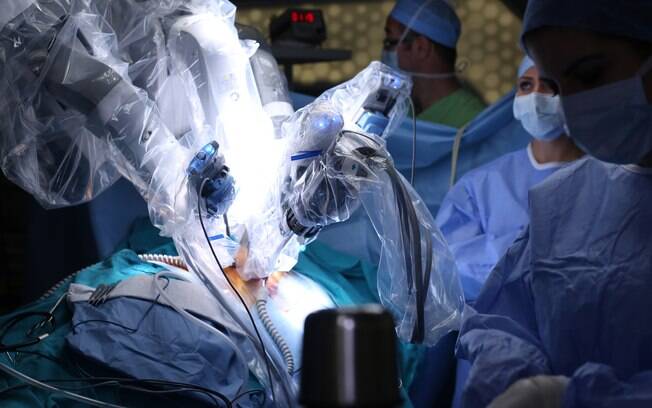 Cirurgias feitas com tecnologia robótica já são realizadas em hospitais de São Paulo, com o apoio do Ministério da Saúde
