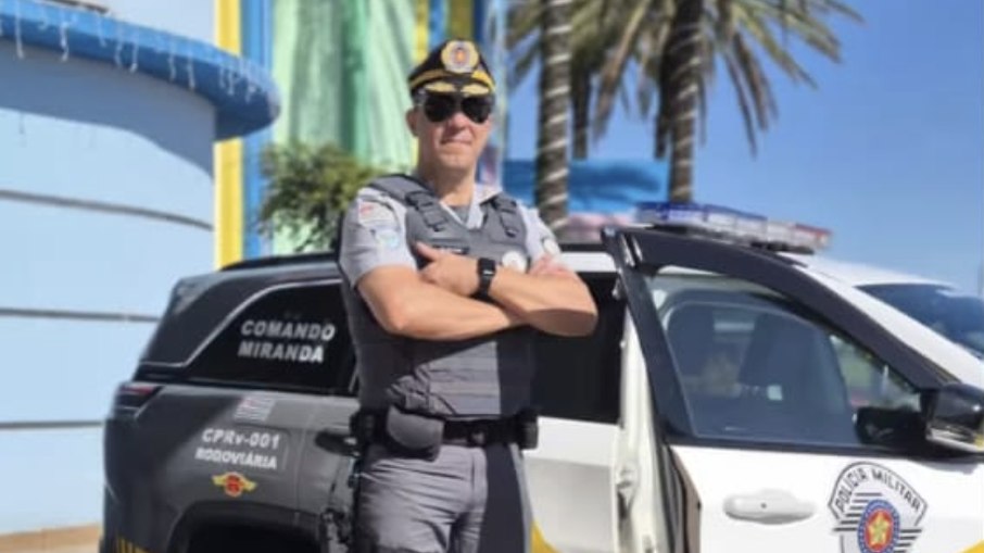 O Vigilante Rodoviário foi homenageado em uma viatura do comando da Polícia Militar Rodoviária O Vigilante Rodoviário foi homenageado em uma viatura do comando da Polícia Militar Rodoviária