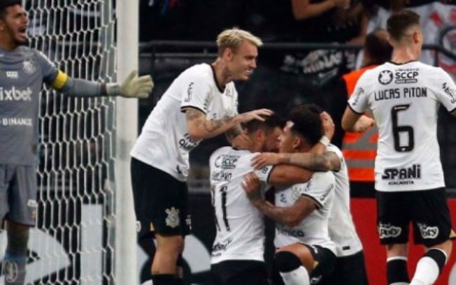 Corinthians não toma conhecimento do Santos e encaminha classificação na Copa do Brasil