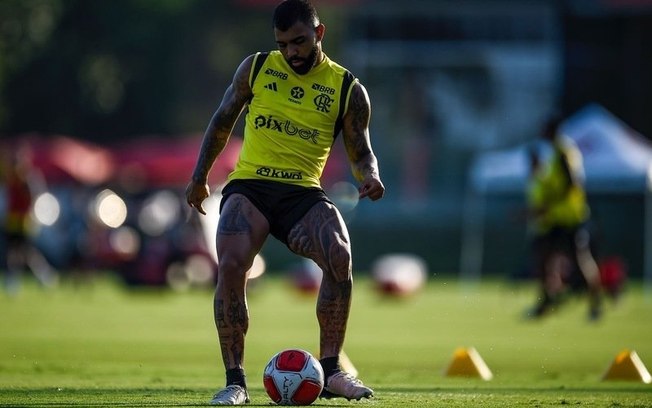 Gabigol durante treino no Ninho do Urubu