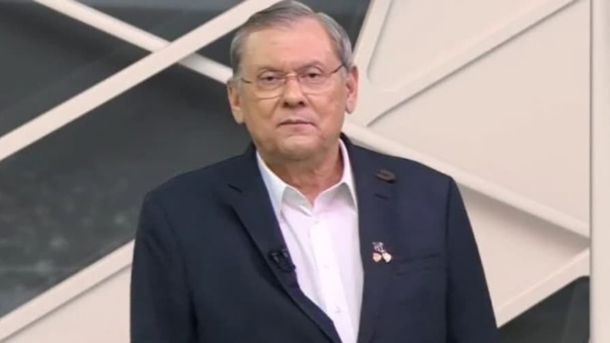 'Meu professor de faculdade foi o Pelé', diz Milton Neves em velório do Rei 'Meu professor de faculdade foi o Pelé', diz Milton Neves em velório do Rei