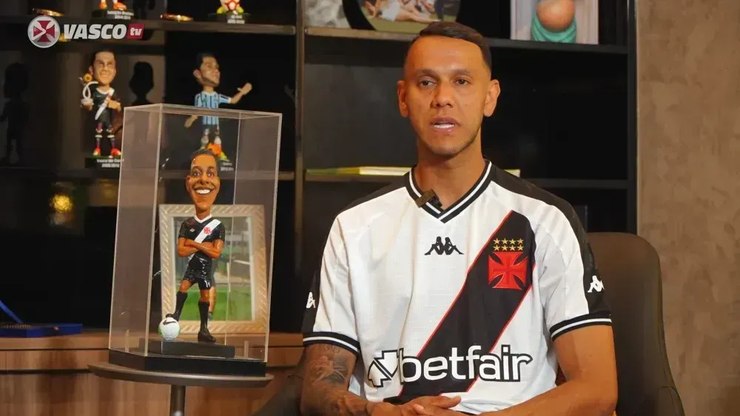 Souza manda recado a Edmundo após rescisão com o Vasco