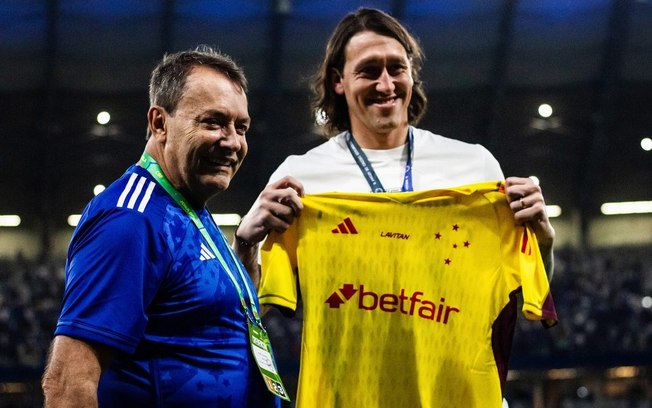 Cássio é apresentado no Mineirão e revela novo número de camisa