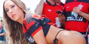 De biquíni fio-dental, Mulher Melão comemora títulos do Flamengo