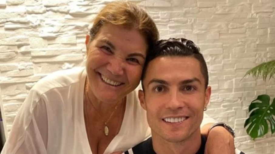 Cristiano Ronaldo ao lado da mãe, Maria Dolores