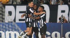 Botafogo faz 6 gols no Aurora e avança na Libertadores