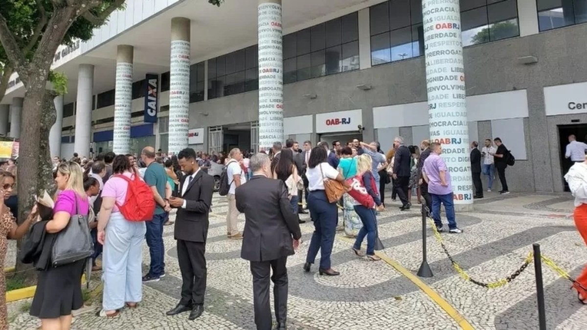 Prédio foi evacuado após ameaça de bomba na sede da OAB no Rio