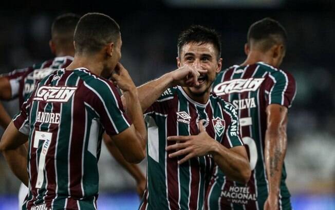 Willian comemora primeiro gol pelo Fluminense e elogia elenco em virada no clássico: 'Espírito competitivo'