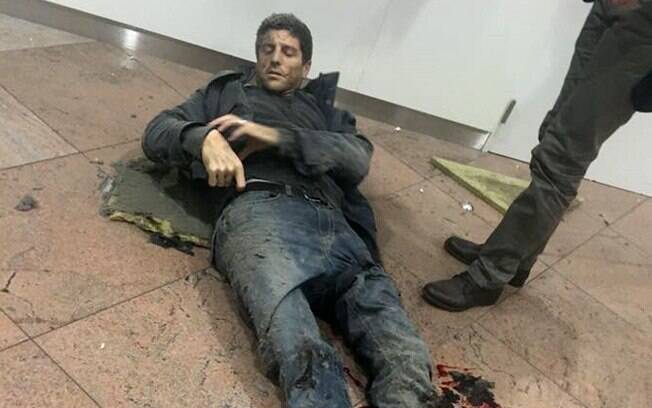 Imagem de Sebastien Bellin ferido após os atentados em Bruxelas