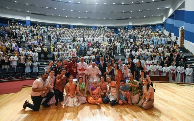 O papa Francisco durante encontro inter-religioso com jovens em Singapura