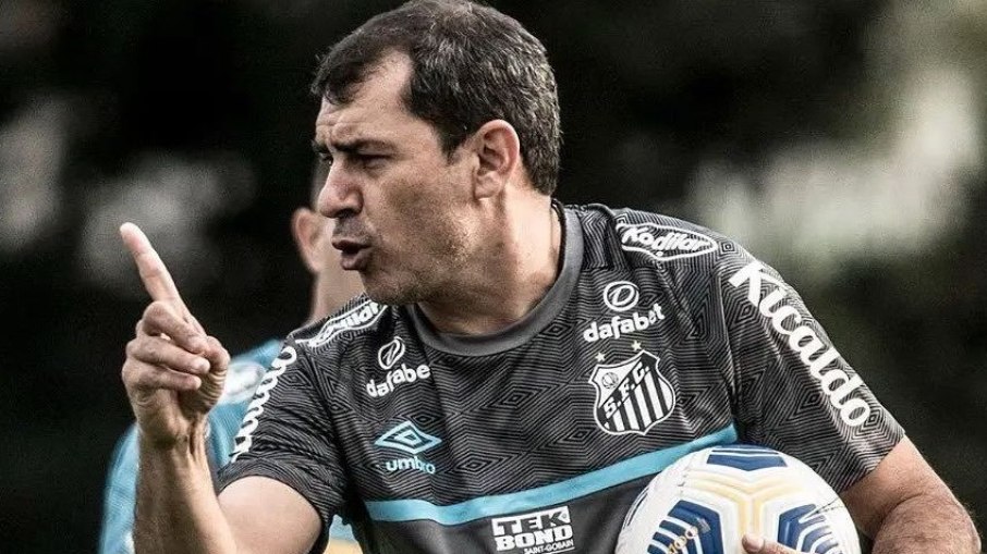 Santos fecha contratação do técnico Fábio Carille