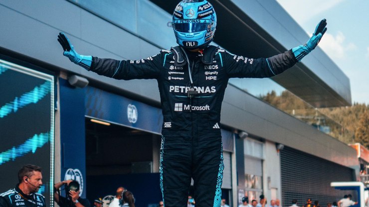 Russell vence e Verstappen bate na trave na Áustria